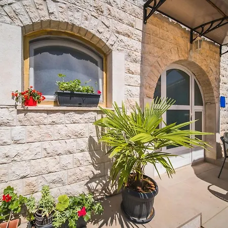 Stone House Apartment