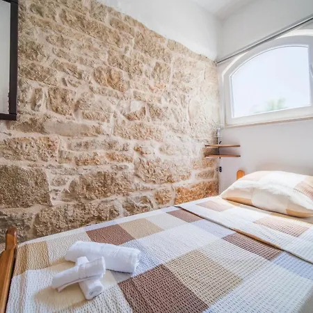 Stone House Apartment *