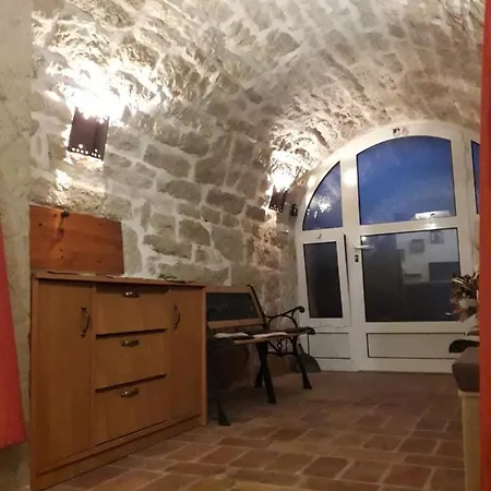 Stone House Apartman *