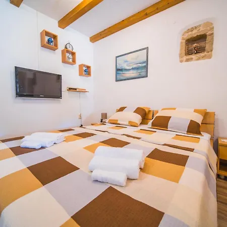 Stone House Apartman *